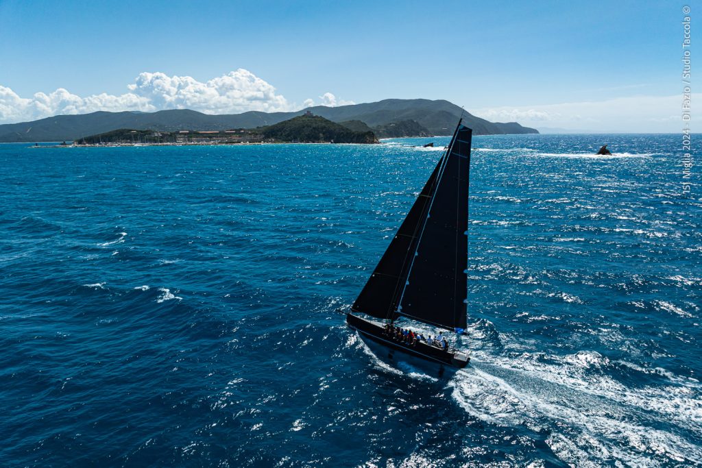 regate bateau en mer