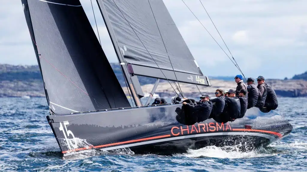 Le vent en poupe 8 rc44 charisma en régate