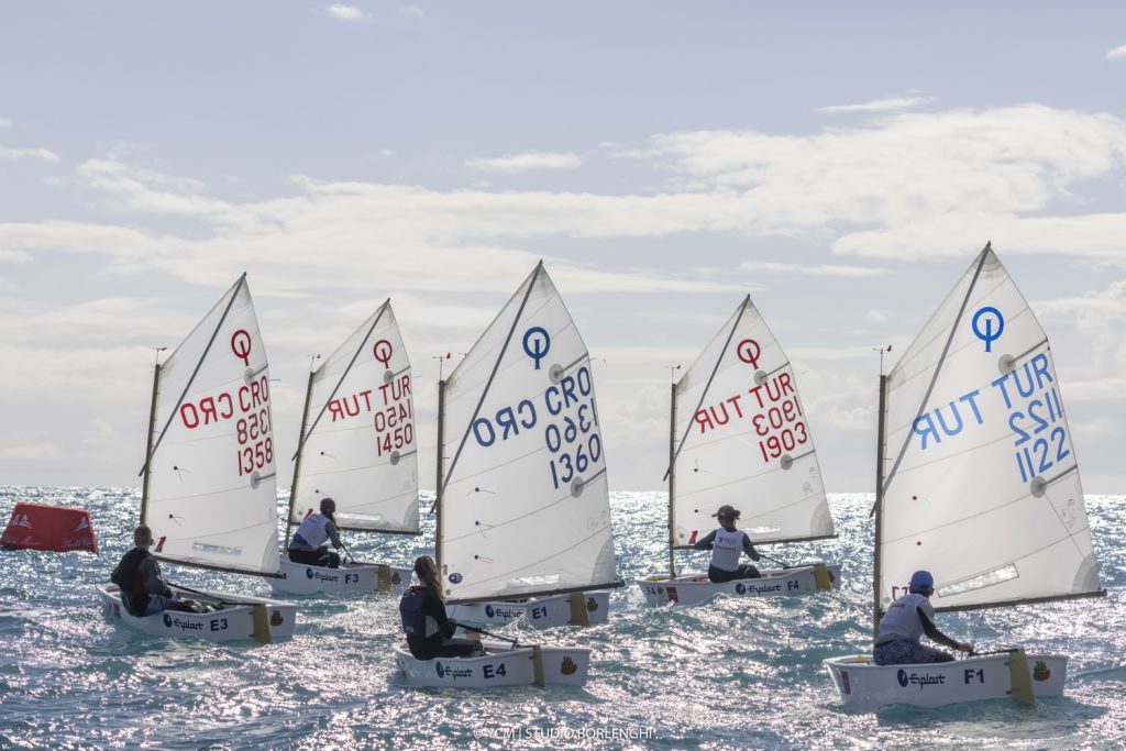 La compétition reste ouverte 10 2024 Optimist European Team Racing Championship