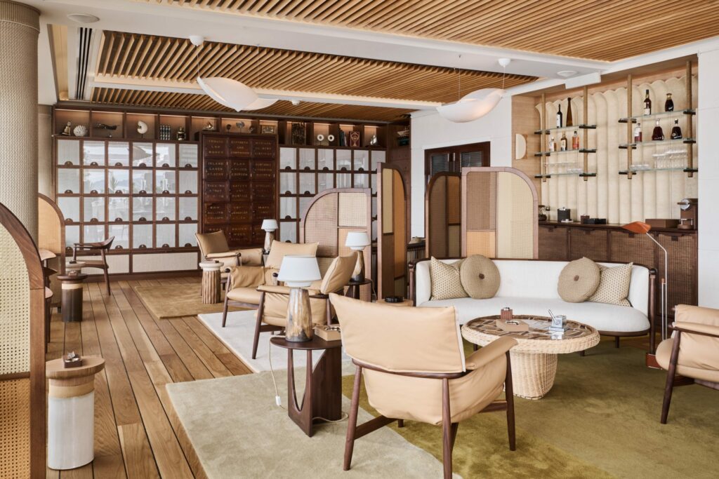 Sous les notes de Hélène Mercier et de Daniel Lozakovich, le Yacht Club de Monaco dévoile son nouveau Hemingway Cigar Lounge 1 cigar lounge