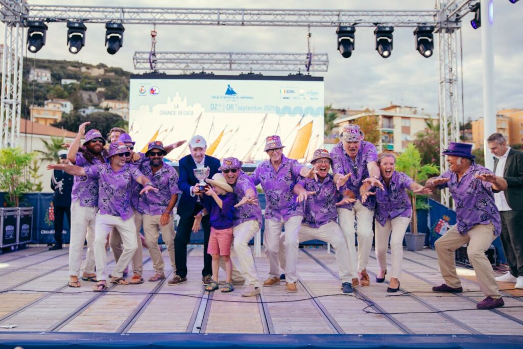 Le Yacht Club de Monaco brille aux Vele d’Epoca di Imperia 8 Viola remise des prix Vel d'Epoca di Imperia 2025